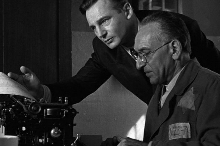 Cùng chiêm ngưỡng bản danh sách cứu rỗi dân tộc Do Thái trong "Schindler's List" Schindler va stern soan thao danh sach - Cùng chiêm ngưỡng bản danh sách cứu rỗi dân tộc Do Thái trong "Schindler's List"
