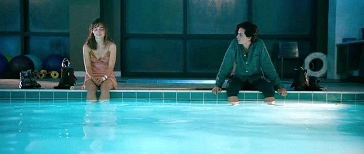 , Cùng lắng nghe bản tình ca đầy nước mắt của tuổi trẻ trong “Five feet apart”