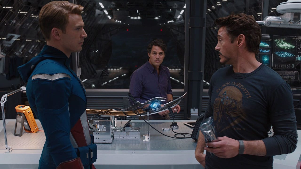 cuộc tranh luận gay gắt giữa Steve, Tony và Banner. 