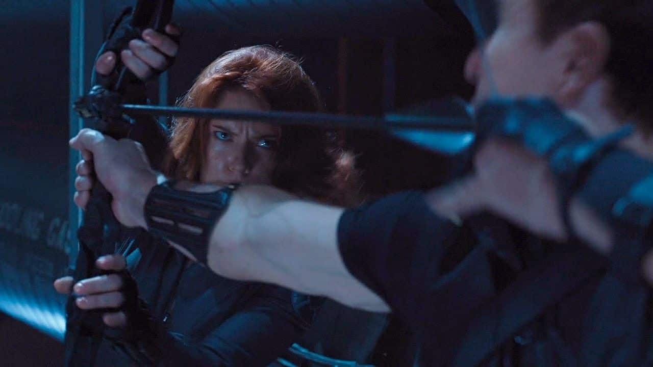 Natasha bắt buộc phải đánh bại Hawkeye khi anh đang bị Loki điều khiển.