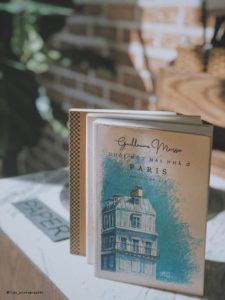 Ảnh bìa cuốn Dưới một mái nhà ở Paris