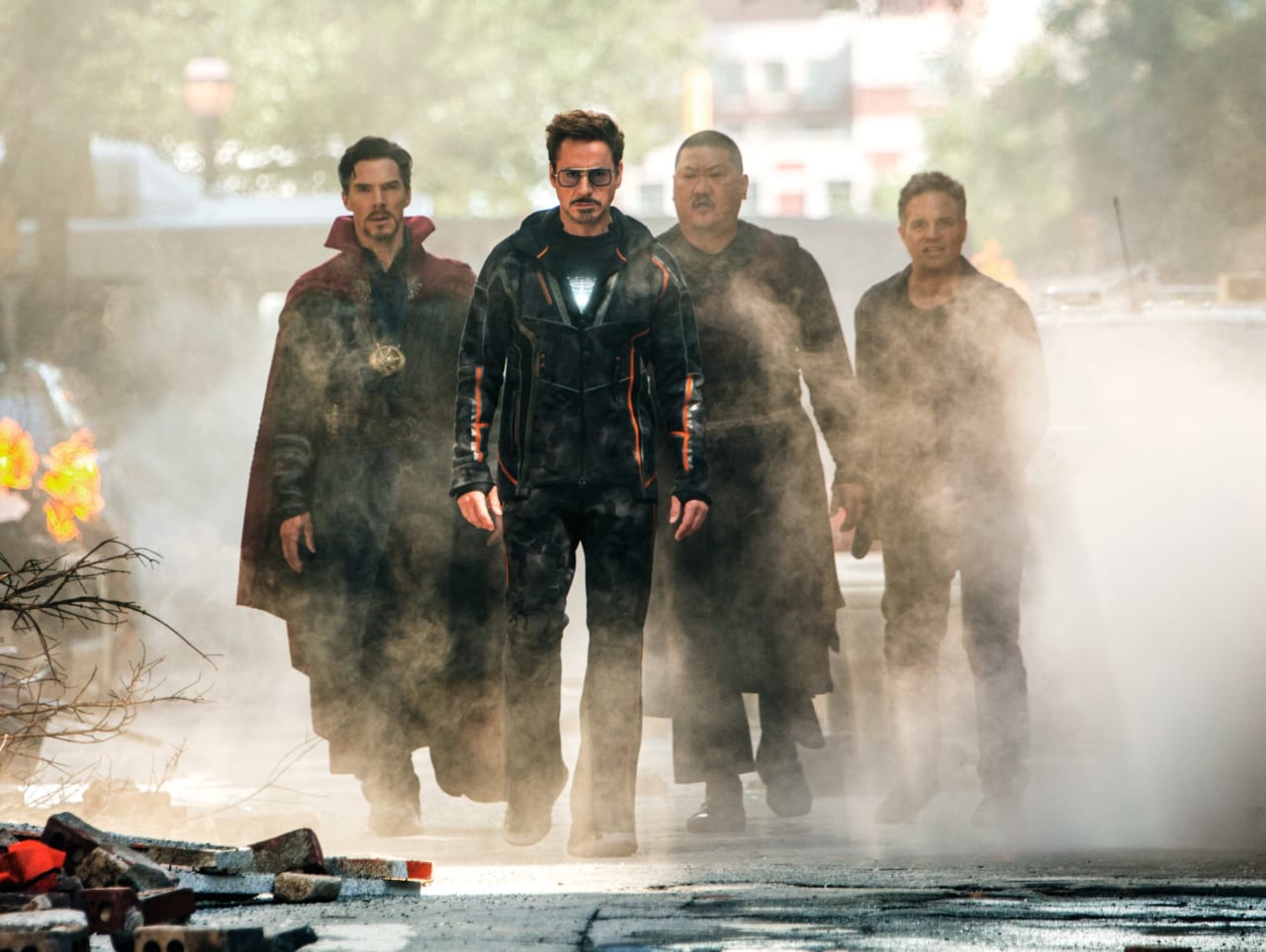 Iron Man, Wong, Bruce Banner, Dr Strange đối đầu với the children of thanos