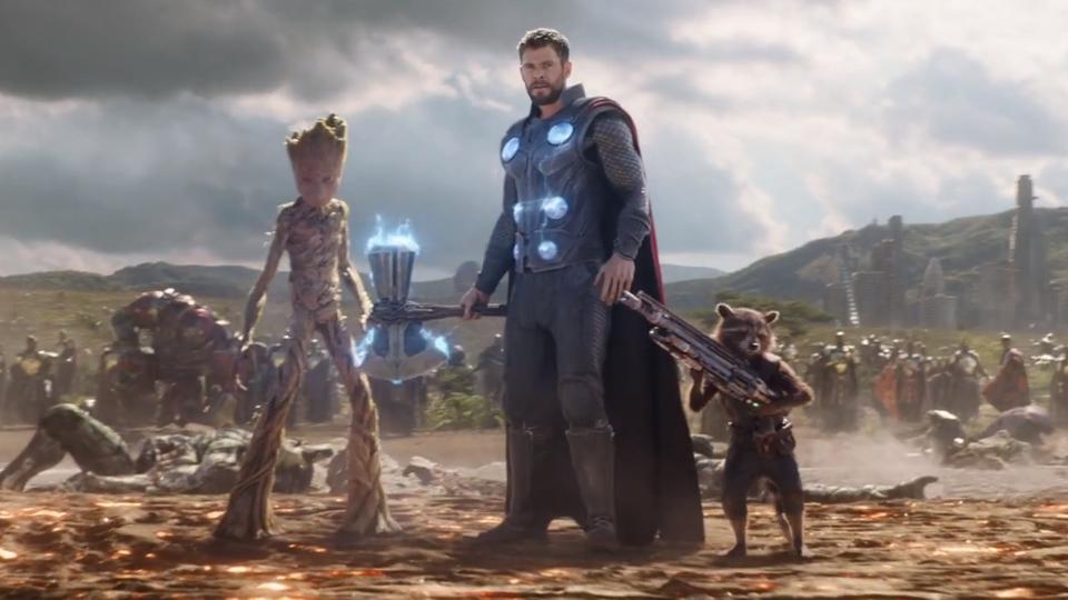 Thor ganh team cung cay riu storm breaker - Infinity War và hành trình mười năm đỉnh cao của MCU
