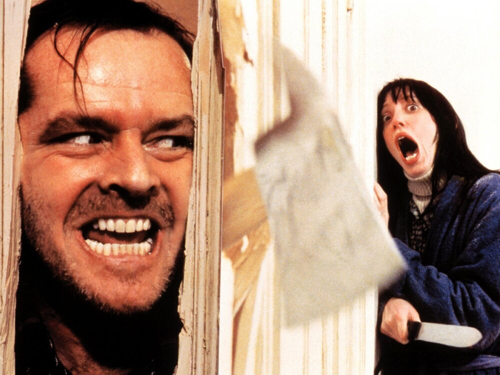 The Shining: Kẻ tiên phong cho thể loại phim tâm lý kinh dị Bien co bat dau ap den voi gia dinh nho trong the shining e1616866338357 - The Shining: Kẻ tiên phong cho thể loại phim tâm lý kinh dị