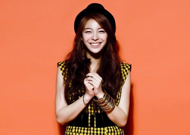 Chất giọng đặc biệt đã giúp cô nàng trở thành ca sĩ của YMC Entertainment