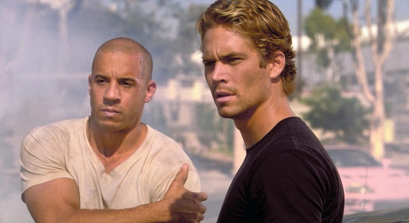 Bộ đôi Vin Diesel và Paul Walker trong một phân cảnh hành động của Fast and Furious