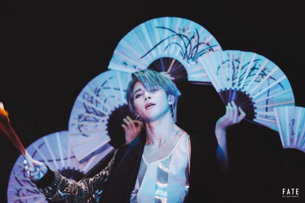 Jimin múa quạt đương đại