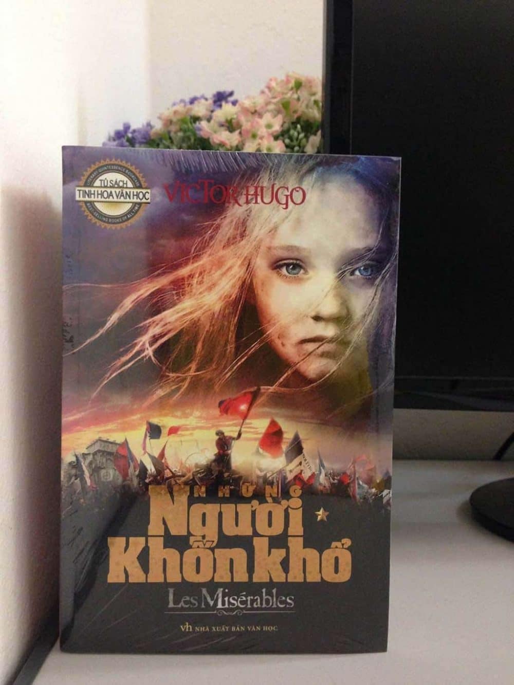 Những người khốn khổ: Bản giao hưởng của ánh sáng và bóng tối Sach Nhung Nguoi khon kho e1584719229284 - Những người khốn khổ: Bản giao hưởng của ánh sáng và bóng tối