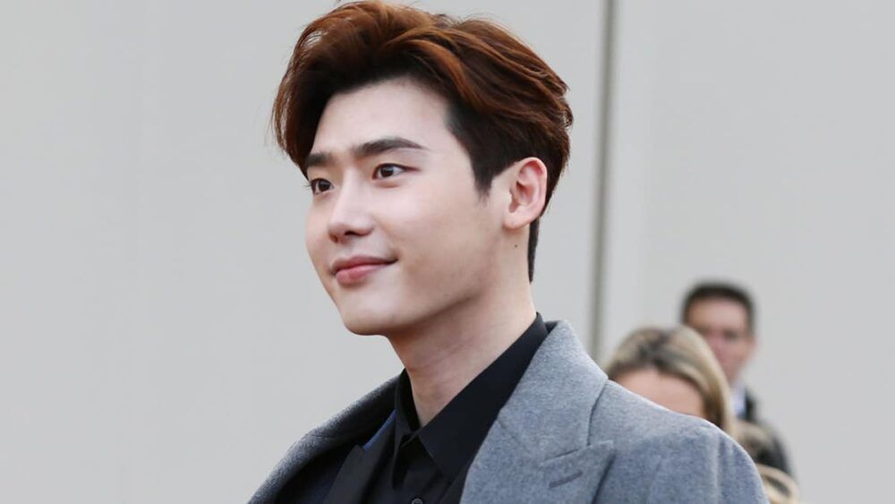 Lee Jong Suk và sự nghiệp của "nam thần số nhọ'' làng điện ảnh Hàn nguoi ham mo va khan gia dang rat mong cho su tro lai cua anh trong tuong lai e1583132284236 - Lee Jong Suk và sự nghiệp của "nam thần số nhọ'' làng điện ảnh Hàn
