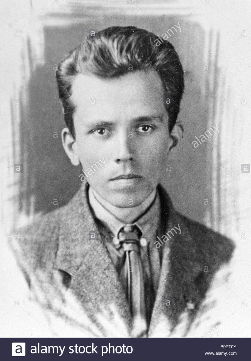 Nikolai Ostrovsky, Nikolai Ostrovsky: Ra đời trong giông bão, sống như một huyền thoại