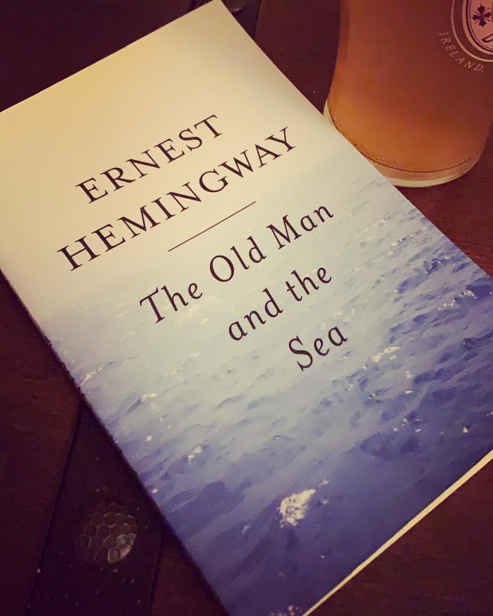 The Old Man and the Sea sach e1587417814511 - Ông già và biển cả: Con người sinh ra không dành cho thất bại