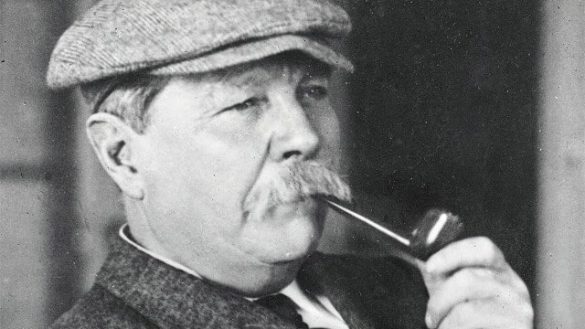 Nhà văn nổi tiếng Conan Doyle