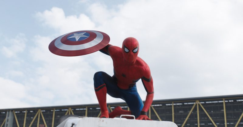 Spider Man của Tom Holland đã có một màn cướp khiên để đời của Captain America