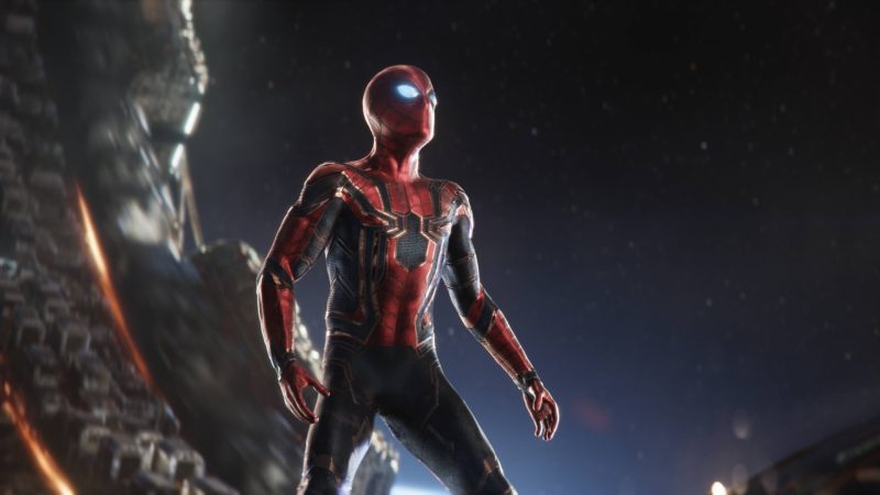 Bộ đồ mới Iron Suit do chú Tony Stark nâng cấp cho Spiderman