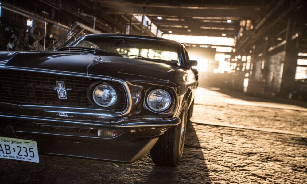 Chiếc xe Ford Mustang đời 1969 kỷ niệm của John và người vợ quá cố của mình