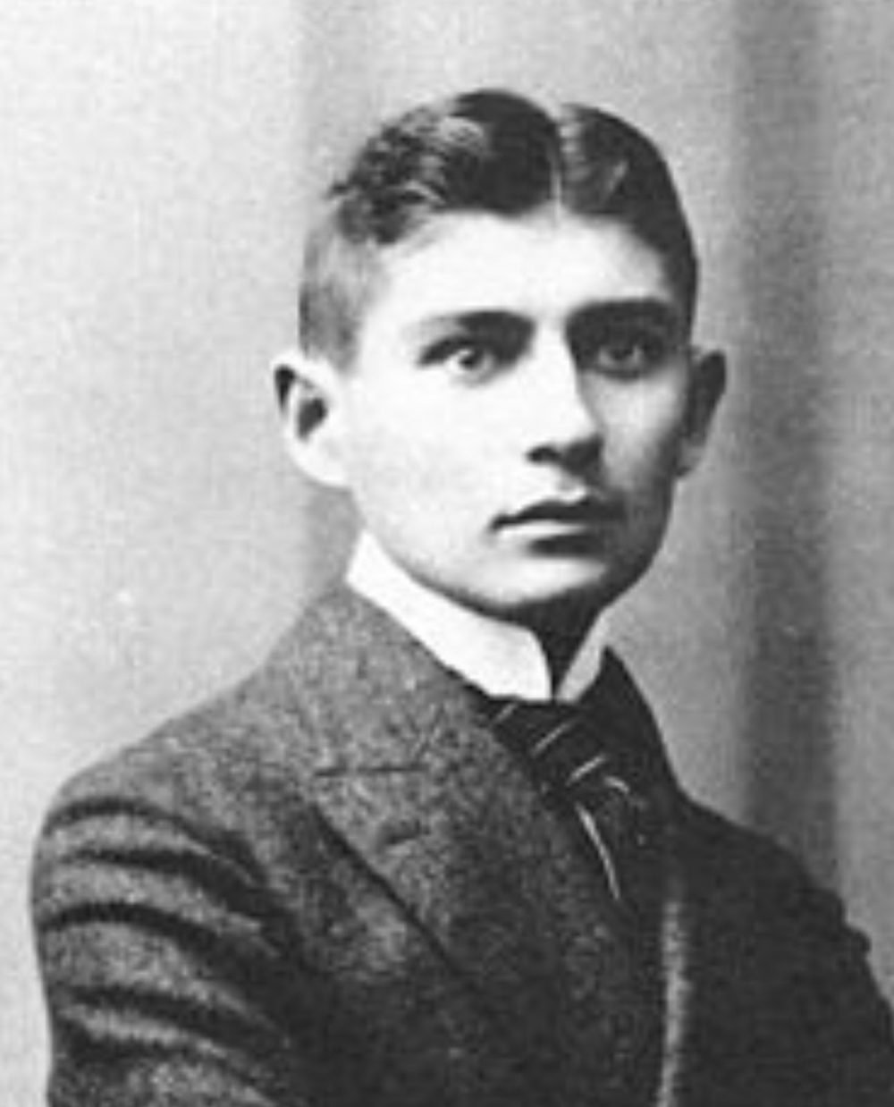 nha van franz kafka e1587164076664 - Franz Kafka: Người kiến tạo nên mê cung văn học kỳ vĩ
