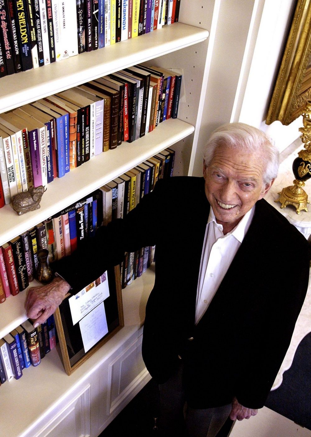Sidney Sheldon: Ông hoàng của dòng tiểu thuyết trinh thám sidney sheldon e1587783438771 - Sidney Sheldon: Ông hoàng của dòng tiểu thuyết trinh thám