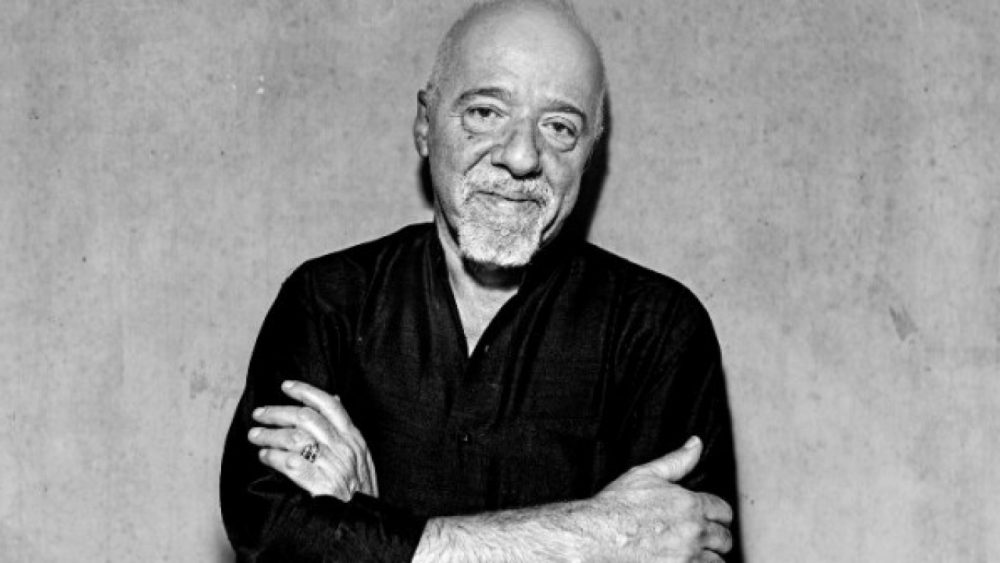 Anh nha van paulo coelho e1589641806446 - Paulo Coelho – Từ kẻ nổi loạn đến nhà văn nổi tiếng thế giới