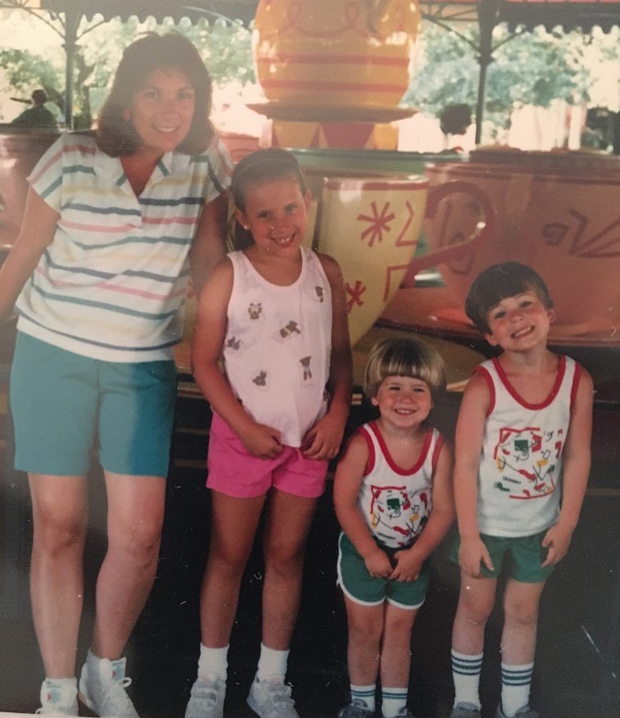 Hình ảnh lúc bé của Chris Evans và gia đình