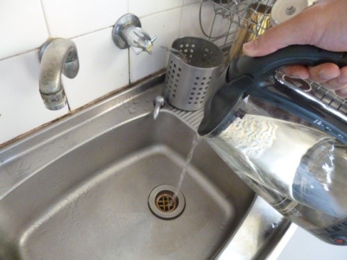 Mách Bạn 5 Cách Thông Ống Cống Bị Nghẹt Đơn Giản Cach thong cong nghet - Mách Bạn 5 Cách Thông Ống Cống Bị Nghẹt Đơn Giản