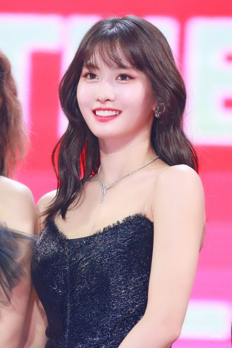 Twice và những nàng công chúa kẹo ngọt của Xứ sở Kim chi twice momo e1621222611984 - Twice và những nàng công chúa kẹo ngọt của Xứ sở Kim chi