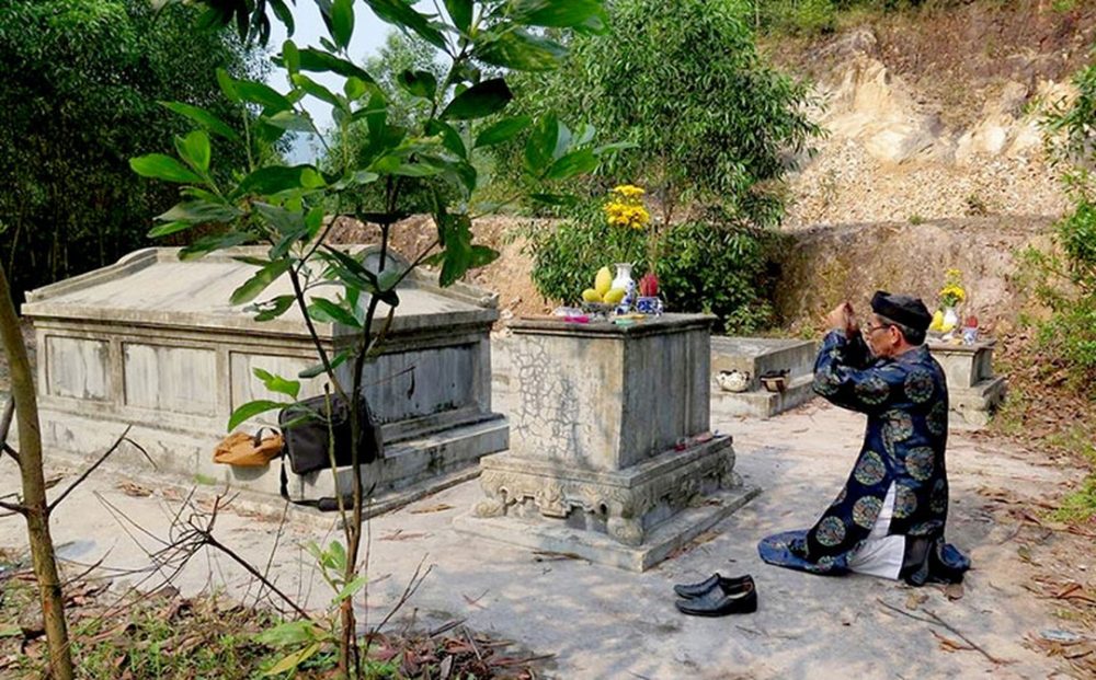Vũ tịch: Tiếng mưa rơi đầy u tịch và não lòng của lịch sử Le Ngoc Binh chi mo 1 e1596511636832 - Vũ tịch: Tiếng mưa rơi đầy u tịch và não lòng của lịch sử
