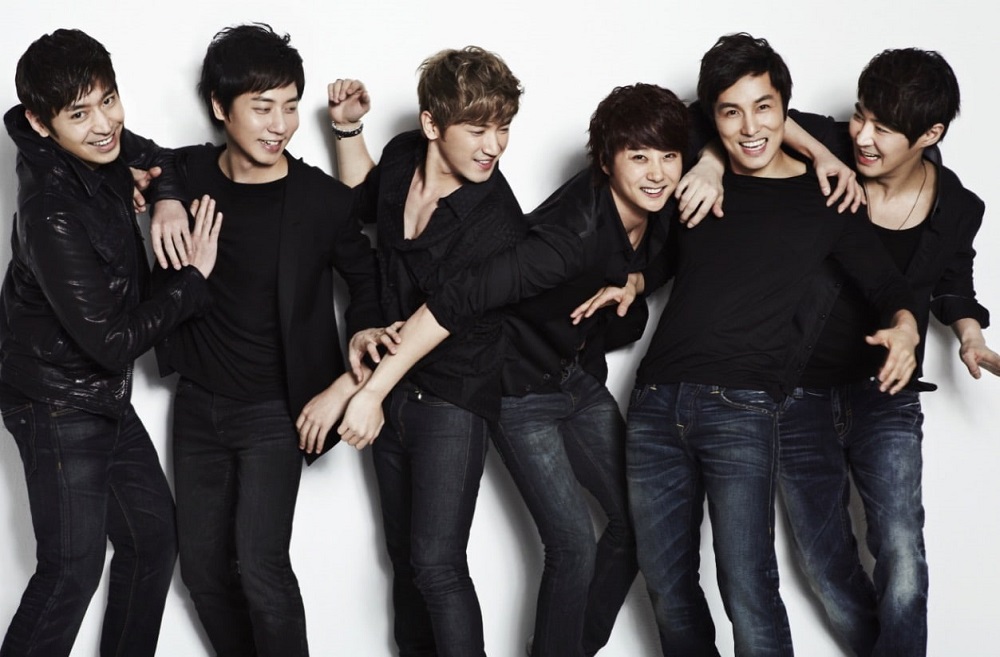 Nhóm nhạc nam Shinhwa ra mắt với sáu thành viên