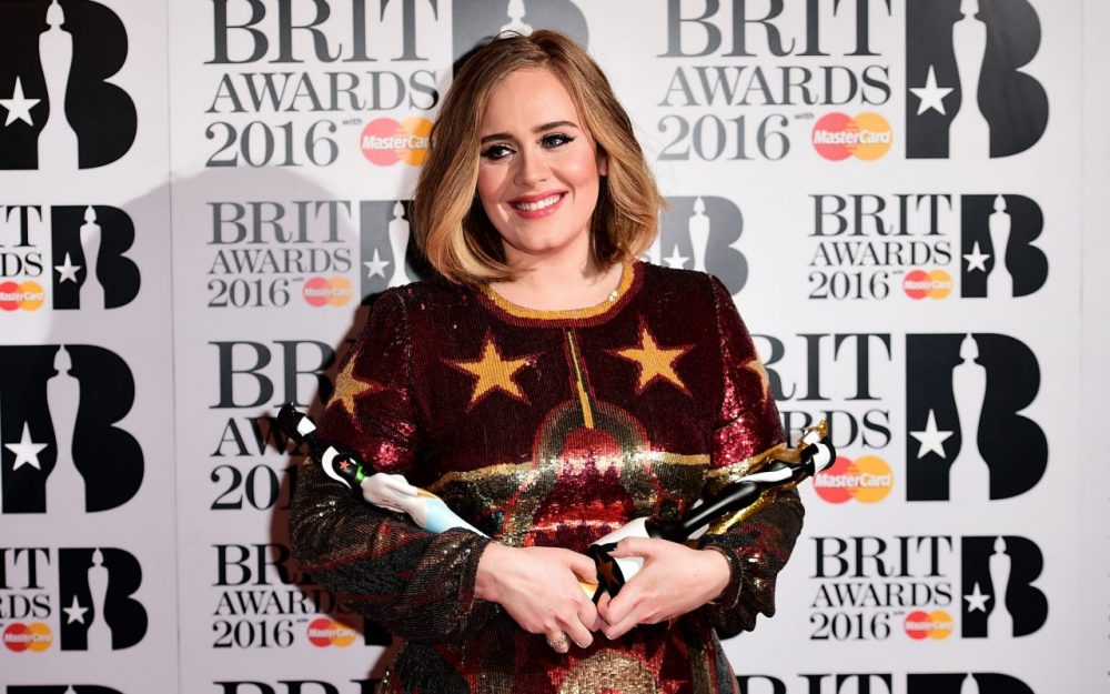 adele brit awards 1 e1599149365523 - Adele: Tiếng hát vượt lên bão tố của Họa mi nước Anh