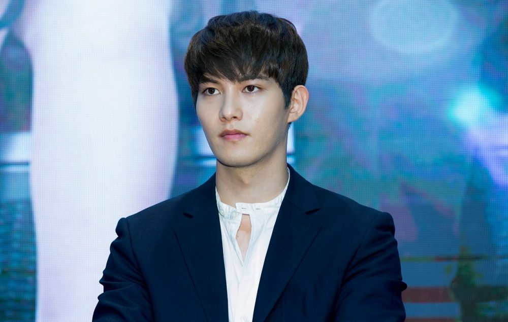 CNBlue và niềm hy vọng vực dậy những ngày tháng huy hoàng cnblue lee jonghyun e1598525710803 - CNBlue và niềm hy vọng vực dậy những ngày tháng huy hoàng