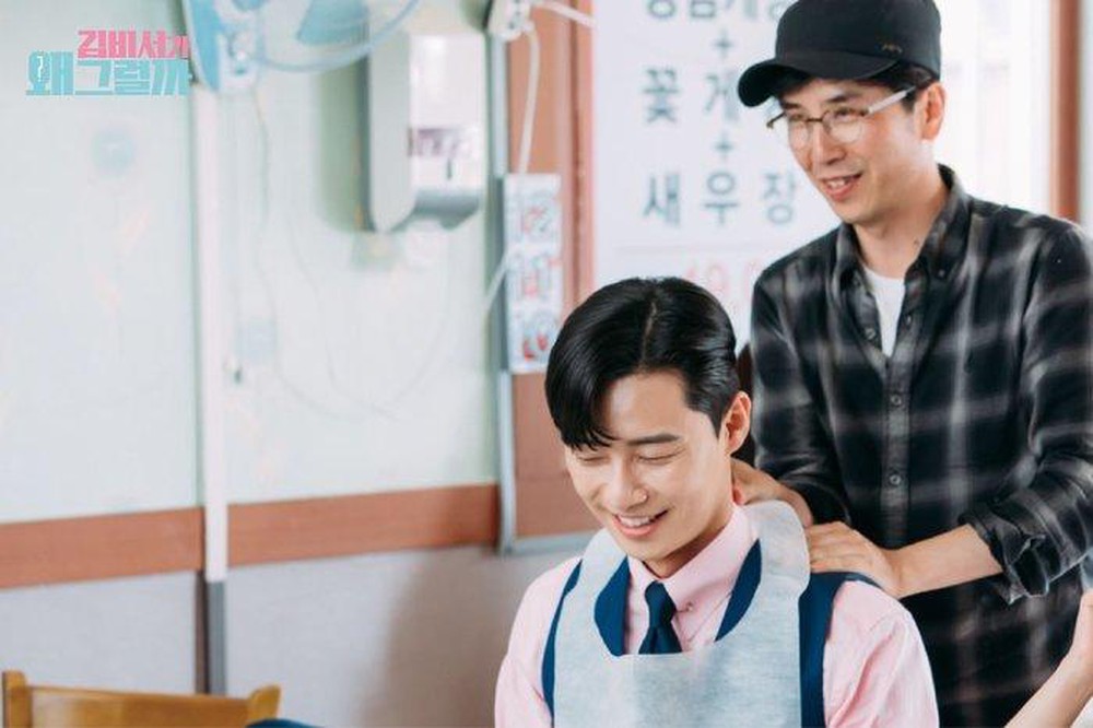 dao dien park joon hwa trong hau truong phim thu ky kim sao sao the - Thư ký Kim sao thế?: Cơn mưa tình yêu của mùa hạ