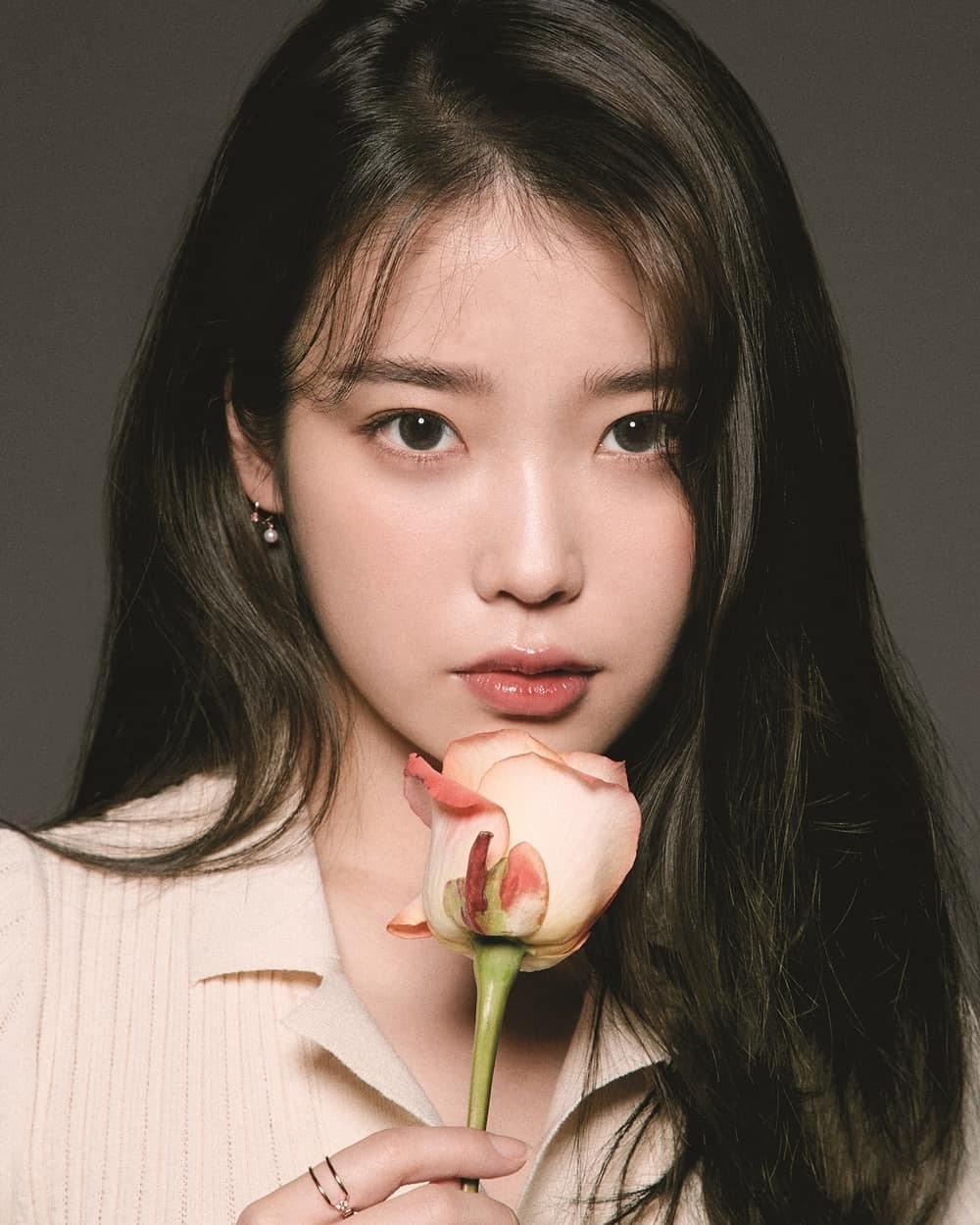 IU: Từ cơ cực thuở hàn vi cho đến danh hiệu “nữ hoàng nhạc số" iu modern time - IU: Từ cơ cực thuở hàn vi cho đến danh hiệu “nữ hoàng nhạc số"