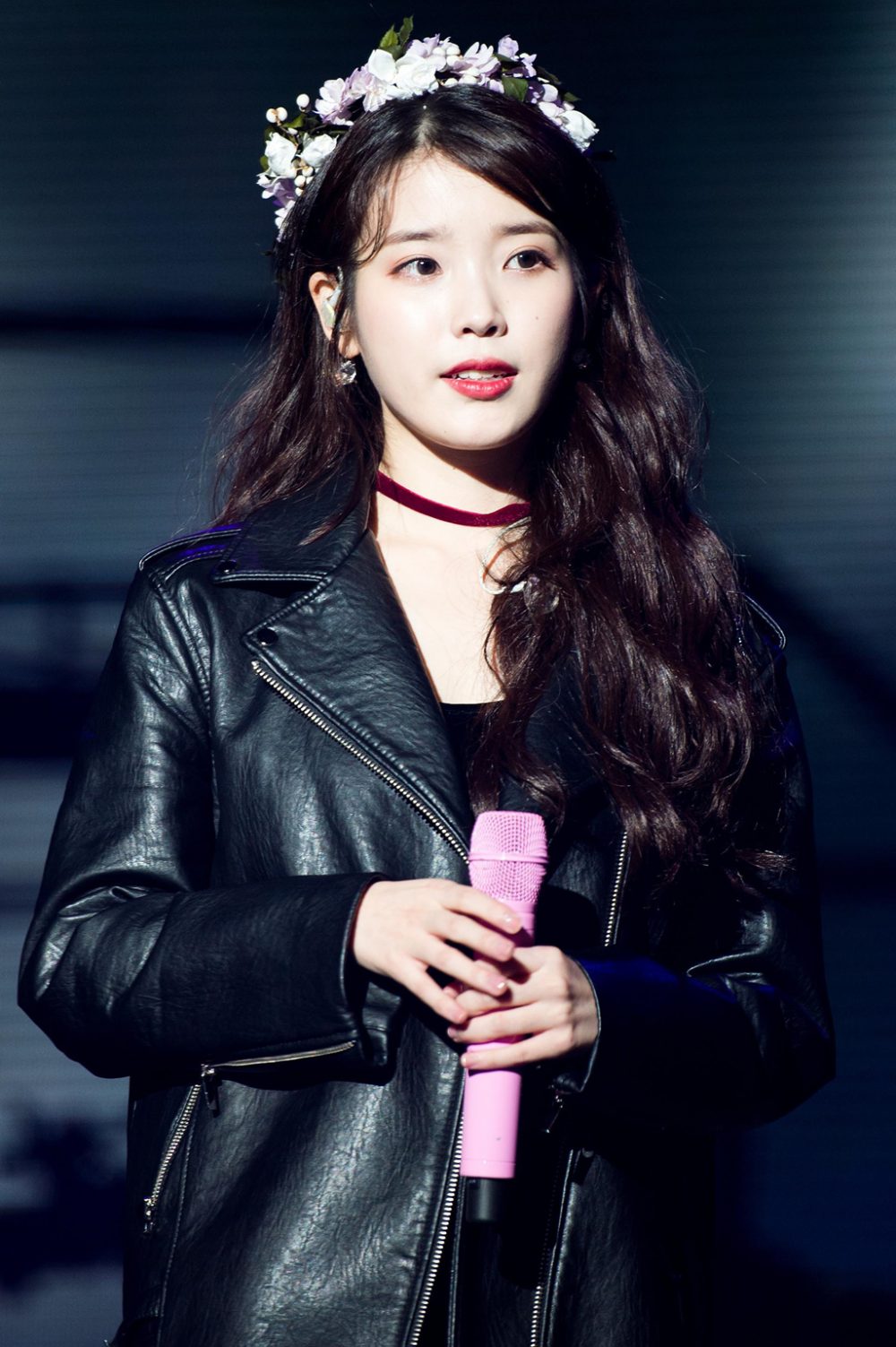 IU: Từ cơ cực thuở hàn vi cho đến danh hiệu “nữ hoàng nhạc số" iu showcase e1597116887554 - IU: Từ cơ cực thuở hàn vi cho đến danh hiệu “nữ hoàng nhạc số"