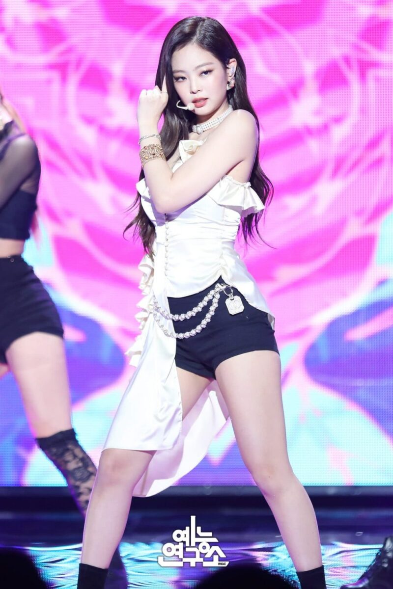 Jennie: Khi nỗ lực mở ra một tương lai trải đầy hoa jennie solo e1621214796413 - Jennie: Khi nỗ lực mở ra một tương lai trải đầy hoa