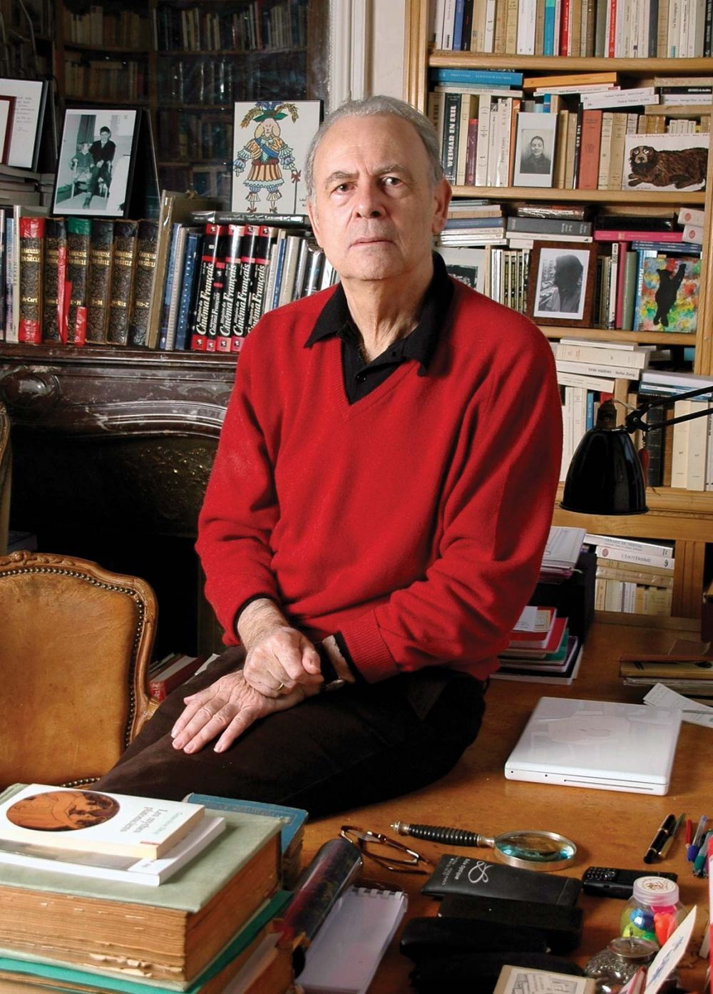 Ở quán cà phê của tuổi trẻ lạc lối và tiếng thở dài nơi quá khứ Nha van Patrick Modiano e1601217619422 - Ở quán cà phê của tuổi trẻ lạc lối và tiếng thở dài nơi quá khứ