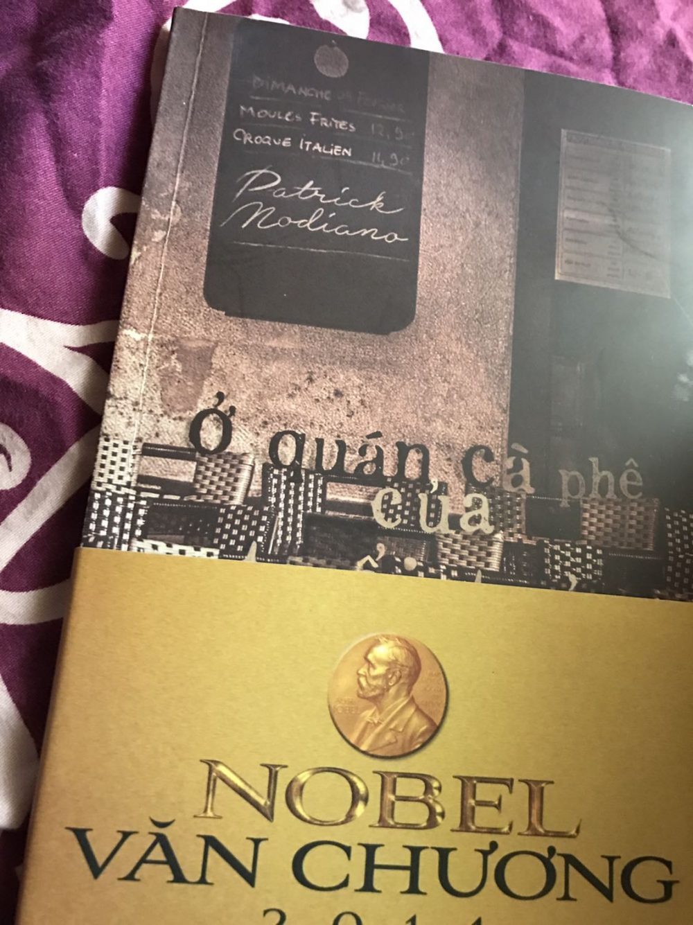 Ở quán cà phê của tuổi trẻ lạc lối và tiếng thở dài nơi quá khứ Nobel Van hoc O quan ca phe cua tuoi tre lac loi e1601219896213 - Ở quán cà phê của tuổi trẻ lạc lối và tiếng thở dài nơi quá khứ