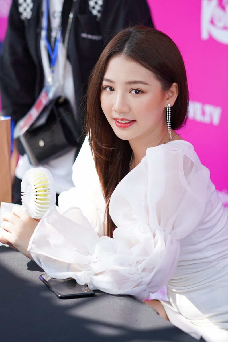 Amee: Nàng công chúa kẹo ngọt đầy mộng mơ của Vpop amee fansign e1621213603763 - Amee: Nàng công chúa kẹo ngọt đầy mộng mơ của Vpop