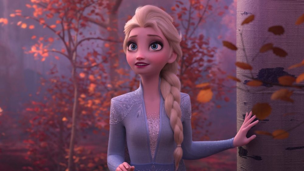 Trang phục của Nữ hoàng băng giá Elsa được chăm chút tỉ mẩn đến từng chi tiết