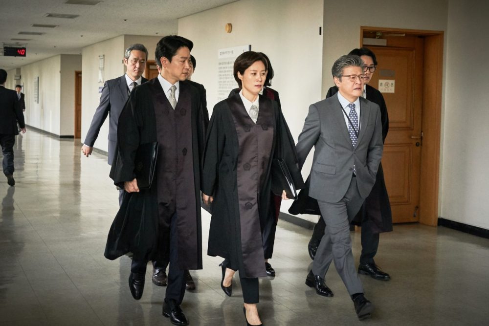Thẩm phán Kim và những người đồng nghiệp tốt bụng của mình