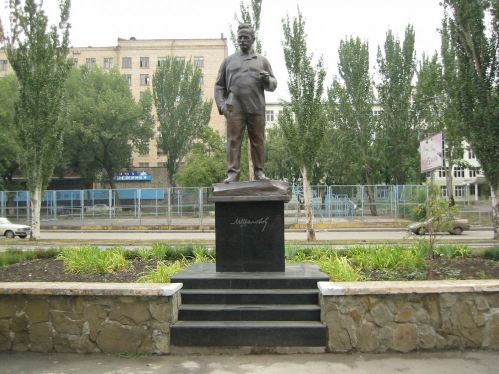 Bức tượng của Sholokhov ở Nga