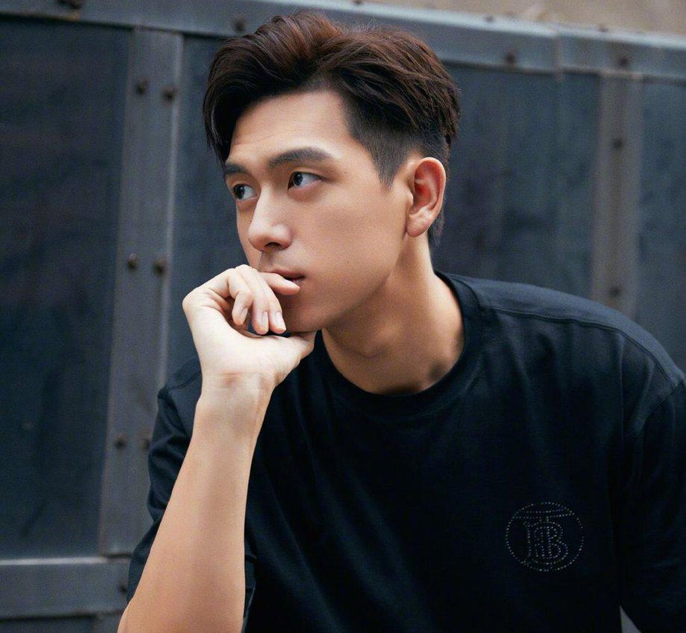 Lý Hiện và hành trình trở thành nam thần vạn người mê Nam dien vien da som boc lo nang khieu nghe thuat tu khi con nho - Lý Hiện và hành trình trở thành nam thần vạn người mê