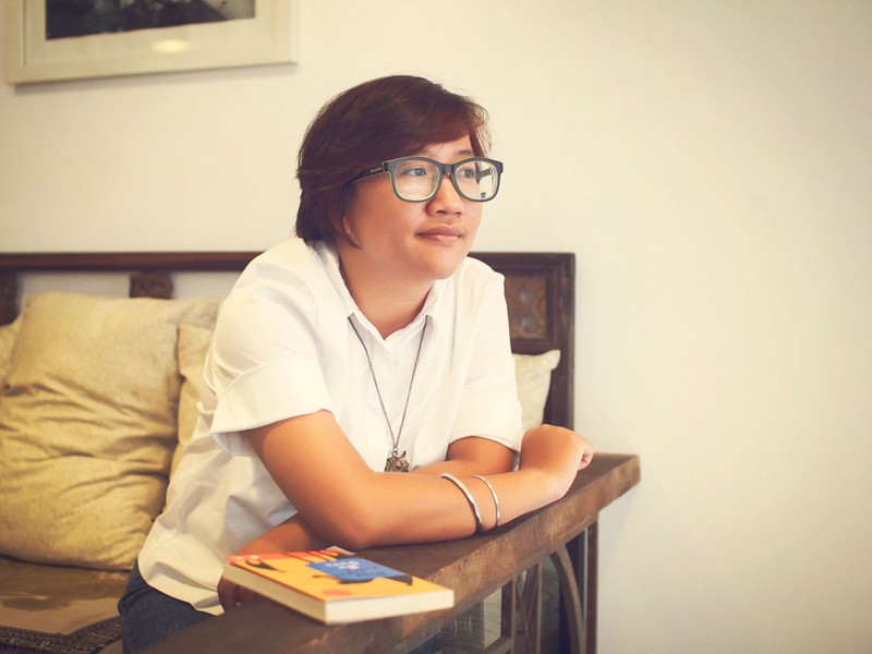 Sài Gòn thị thành hoang dại: Khi tình cảm rực rỡ hơn ánh đèn hoa lệ Tac gia khai don thi thanh hoang dai - Sài Gòn thị thành hoang dại: Khi tình cảm rực rỡ hơn ánh đèn hoa lệ