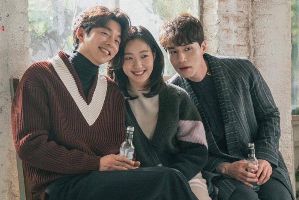 Lee Dong Wook: Cực phẩm ''trẻ mãi không già" của màn ảnh xứ Kim Chi bo ba dinh dam tao nen con sot goblin e1603824607485 - Lee Dong Wook: Cực phẩm ''trẻ mãi không già" của màn ảnh xứ Kim Chi