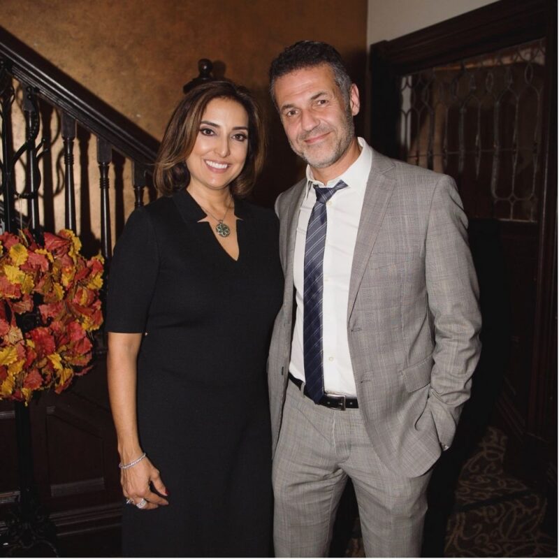 Khaled Hosseini và nỗi nặng lòng với đất mẹ Afghanistan khaled hosseini va vo e1621600019601 - Khaled Hosseini và nỗi nặng lòng với đất mẹ Afghanistan