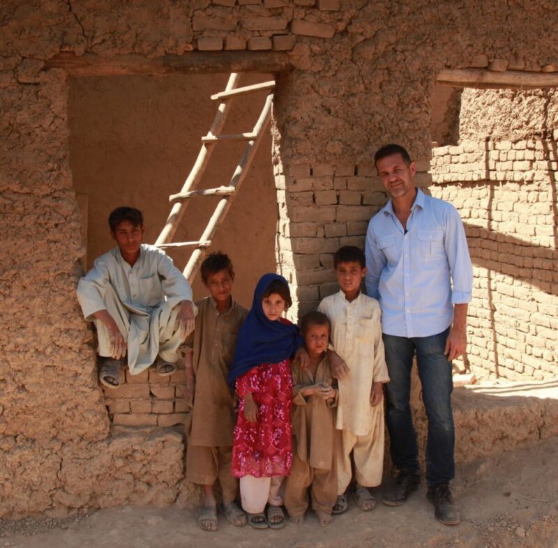 Khaled Hosseini và nỗi nặng lòng với đất mẹ Afghanistan nha van tro thanh cao uy vien lien hop quoc ve nguoi ti nan e1621599422996 - Khaled Hosseini và nỗi nặng lòng với đất mẹ Afghanistan