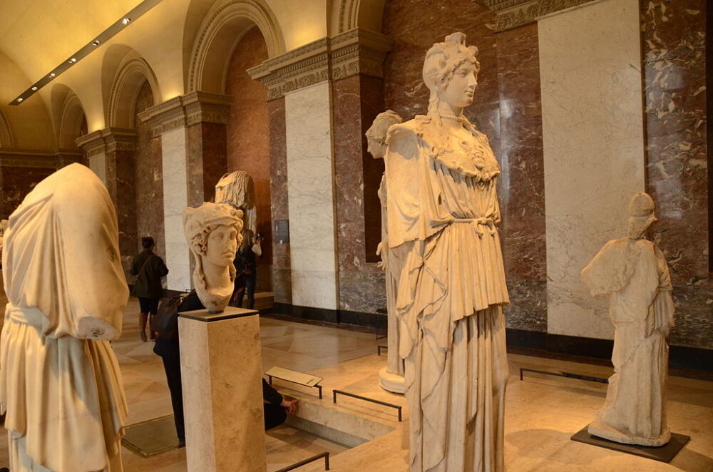 Một góc bộ sưu tập Hy-La cổ đại ở bảo tàng Louvre, Paris
