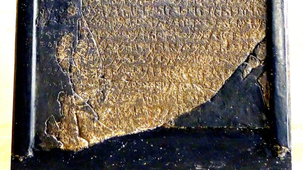 2019.05.15 Line 31 in the Mesha Stele is Restored Confirming a Biblical Story 1024x576 - Paris: Kinh đô ánh sáng được dưỡng nuôi bằng suối nguồn văn hóa