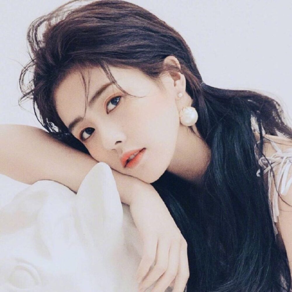 Bạch Lộc: Khi tài năng phá vỡ định kiến về "hotgirl" mạng xã hội Bach Loc xinh dep trong vai tro nguoi mau anh e1605621071459 - Bạch Lộc: Khi tài năng phá vỡ định kiến về "hotgirl" mạng xã hội