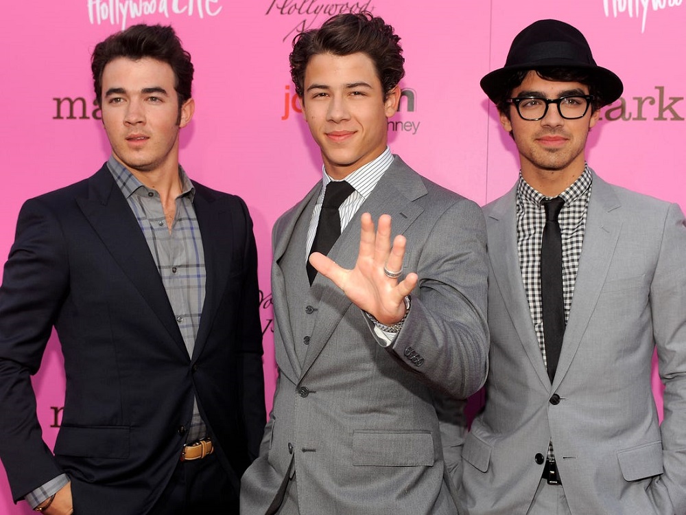 Lines Vines va Try Times - Jonas Brothers: Đẳng cấp của những quý ông làng nhạc