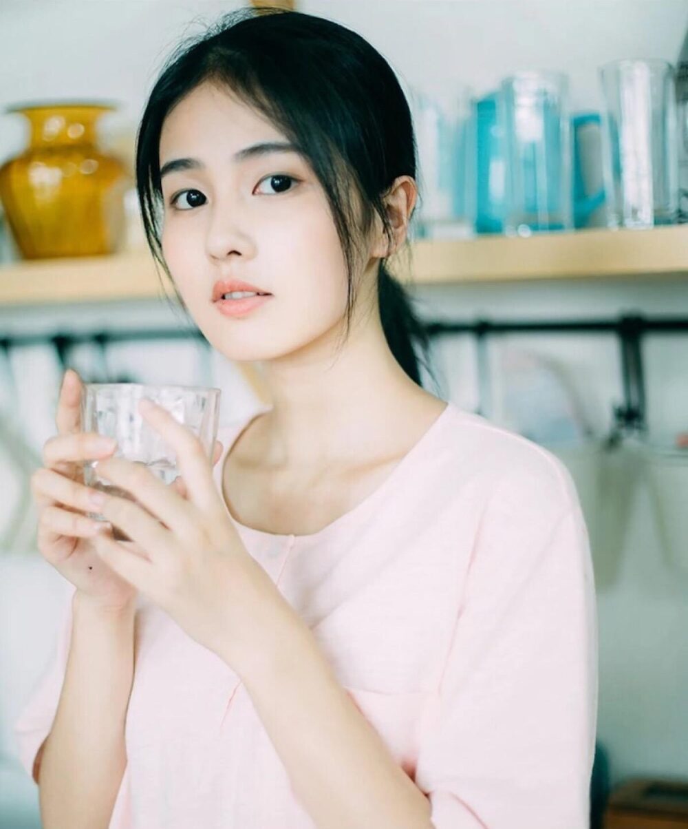 Bạch Lộc: Khi tài năng phá vỡ định kiến về "hotgirl" mạng xã hội bach loc tung la mot hot girl noi tieng tren mang xa hoi e1606725118784 - Bạch Lộc: Khi tài năng phá vỡ định kiến về "hotgirl" mạng xã hội