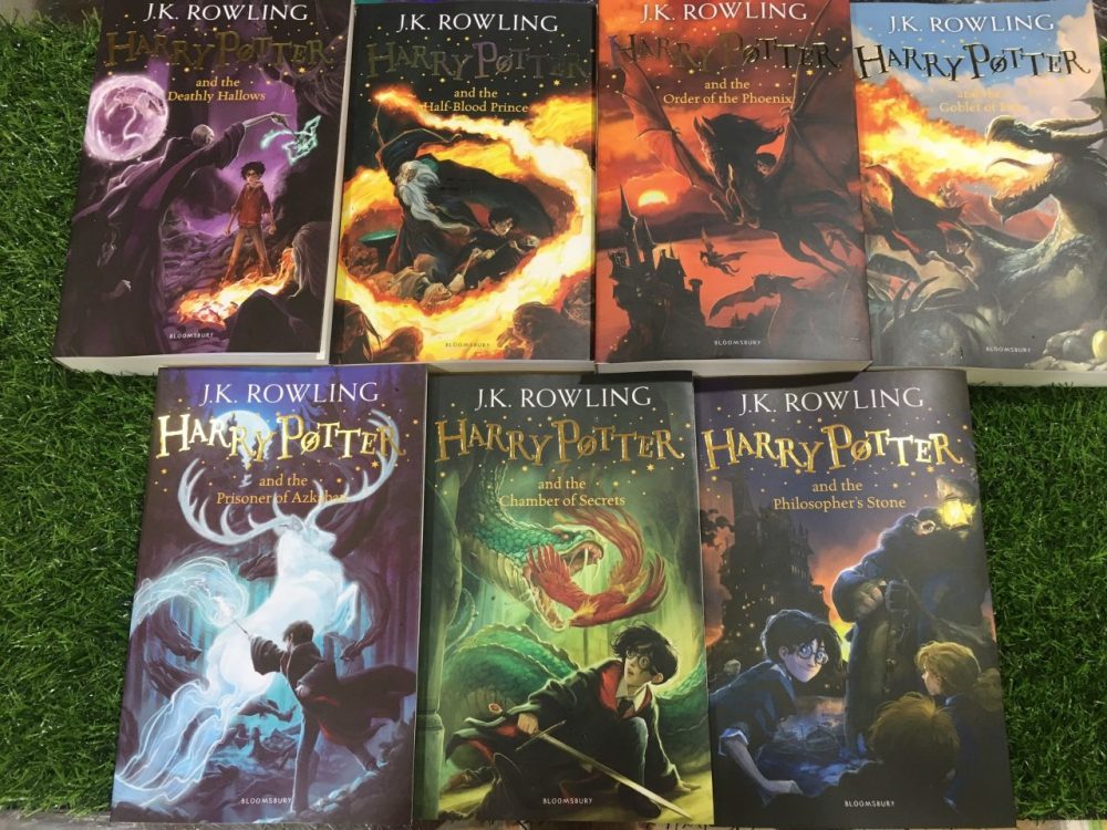 J.K.Rowling và câu thần chú chạm đến vương miện tỷ phú bo truyen harry potter e1605190451101 - J.K.Rowling và câu thần chú chạm đến vương miện tỷ phú